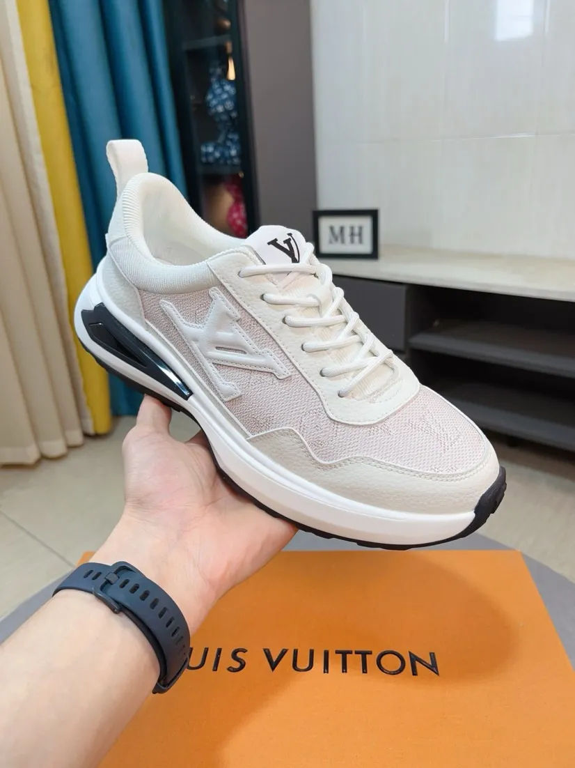 Men's shoes💰458🌸🌸【LV】Louis Vuitton🔍Top Purchasing Agency🇮🇹 Lu Street Fashion God's new sports shoes are coming and are on sale at the counter simultaneously. Original factory configuration, original cowhide fabric imported from Italy, high-quality embossed splicing complex process, sports fashionista, imported water-dyed sheepskin lining, sole: Wang Yuan factory specializes in original sole super comfortable, original factory follow-up goods 🔍🔍High quality, you can enter and leave the counter at will, welcome to compare and synchronize with the counter, code number 38-44, 45 customized